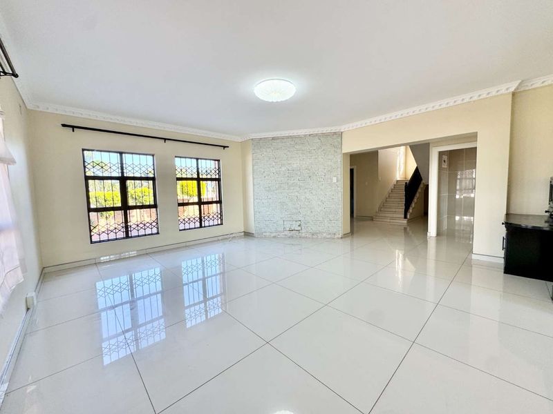 Hendra Estate - Stunning, Large Family Home For Rent In La Lucia - Photo 10