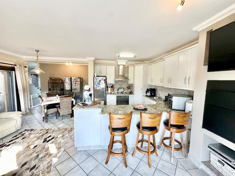3 Bedrooms Townhouse For Sale in Dolphin Beach - Photo 6