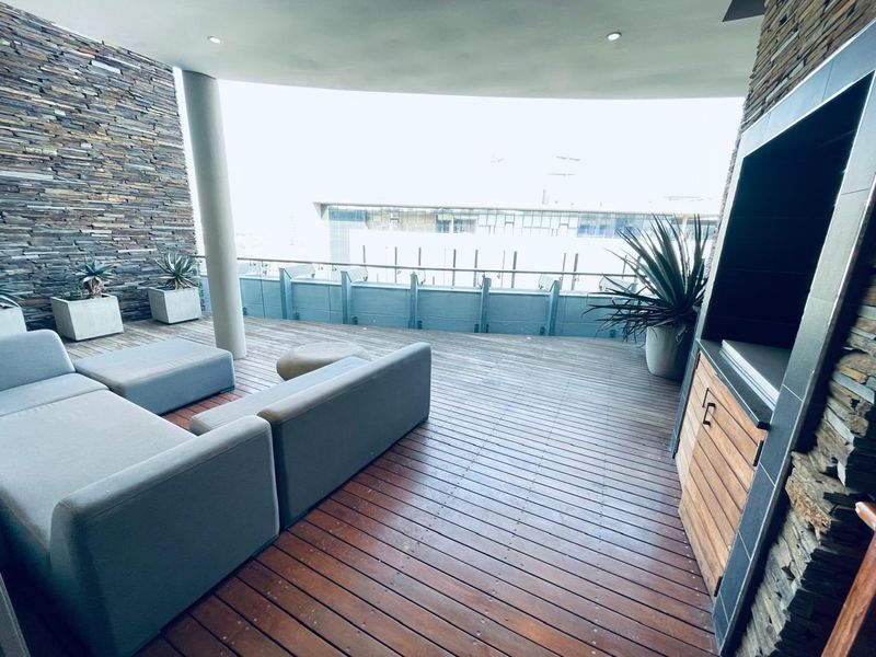 2 Bed Furnished Penthouse on Sandown - Photo 10