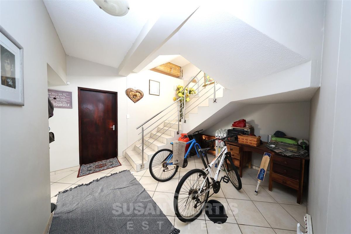 3-Level Duplex Townhouse with Sea & Dune Views - Photo 3