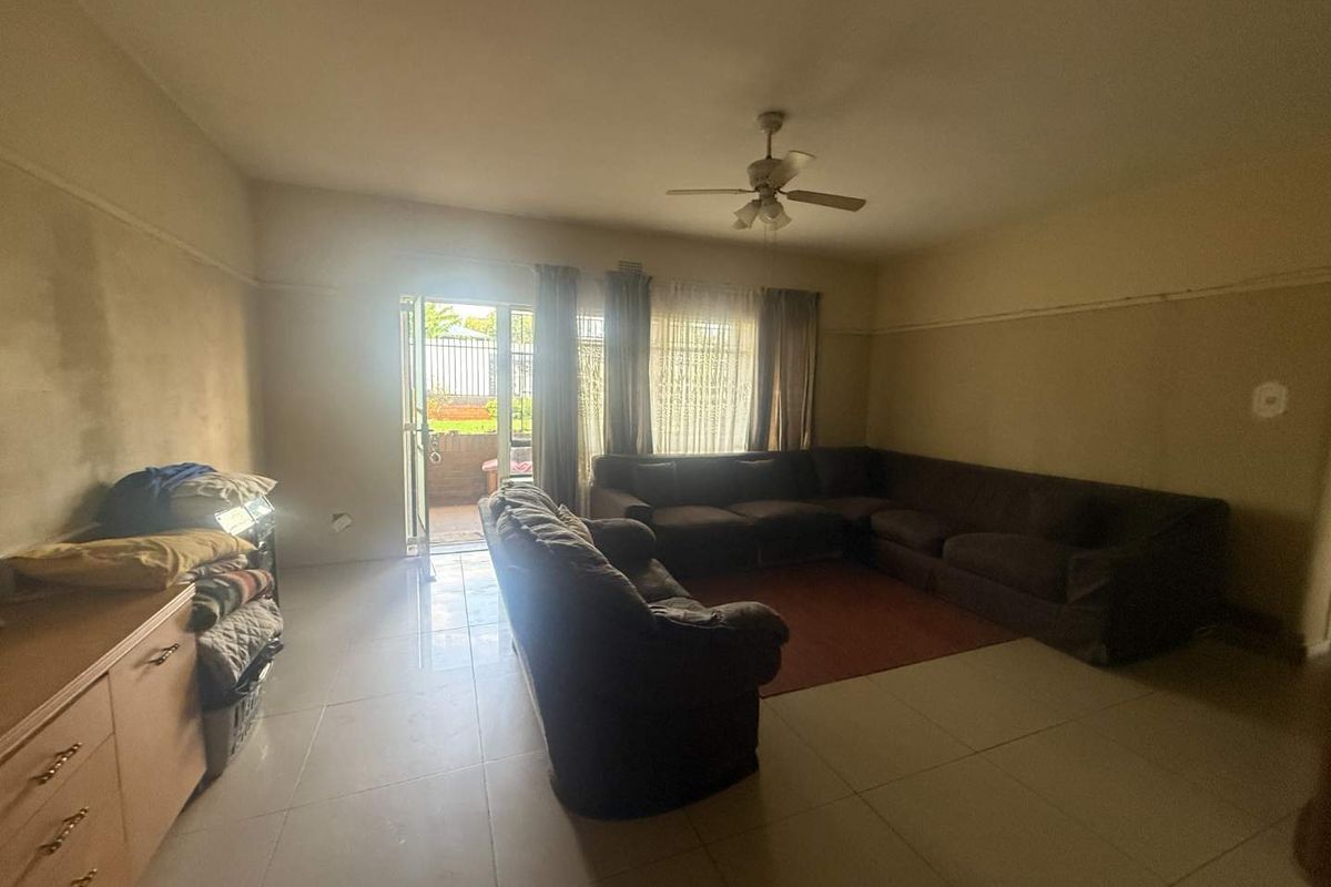 Ground Floor Comfort with Space and Security - Photo 4