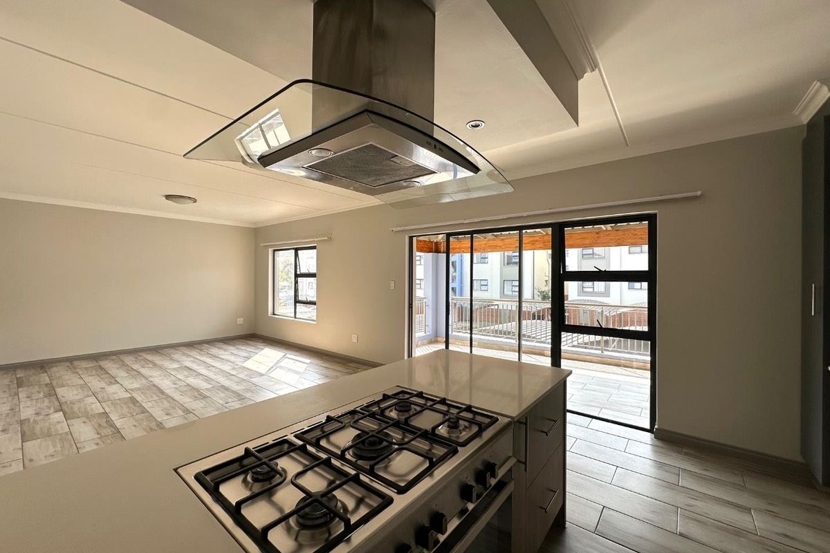 Modern 2 Bedroom 2 bath Apartment To Rent in Umthunzi Valley - Photo 3