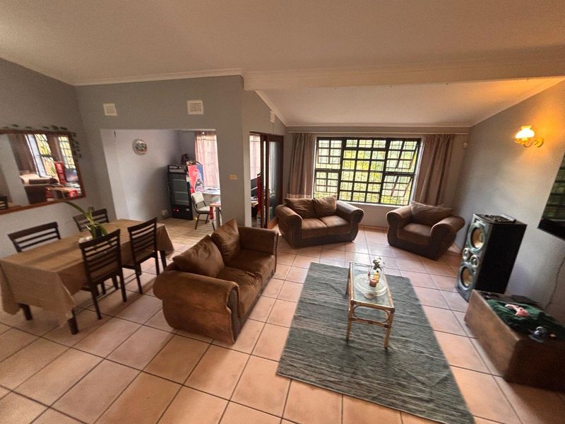 Charming 3 Bedroom Home with Pool & Pet-Friendly Garden in Moseley Park, Pinetown - Photo 5