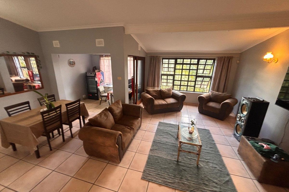 Charming 3 Bedroom Home with Pool & Pet-Friendly Garden in Moseley Park, Pinetown - Photo 5