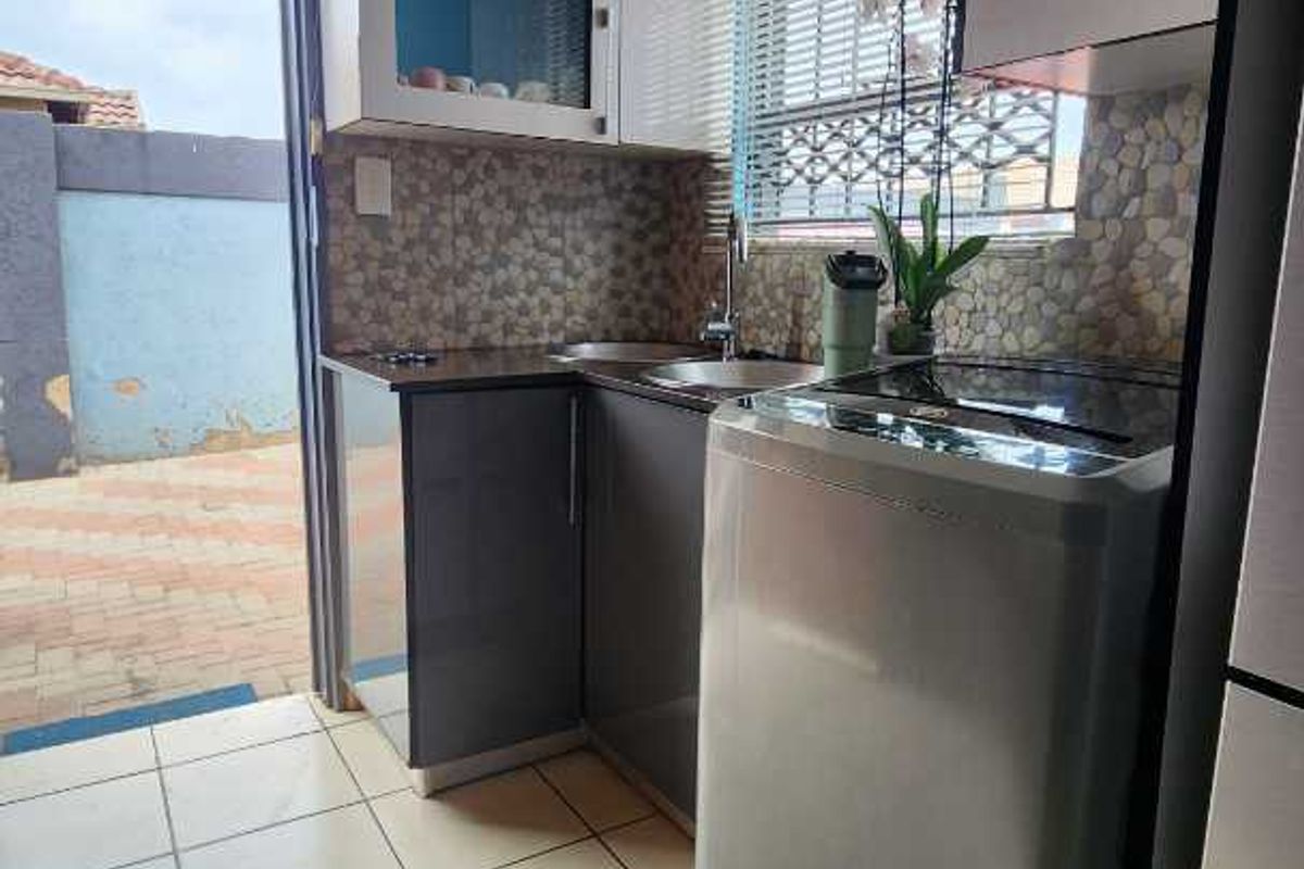 3 Bedroom House For Sale in The Orchardss - Photo 4