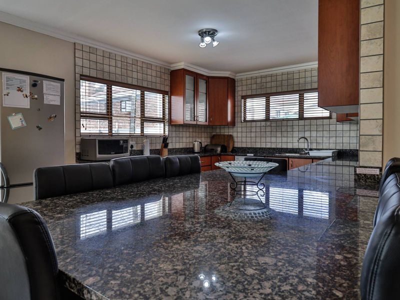 Make the most of the holiday season - Hartenbos beach property - Photo 9