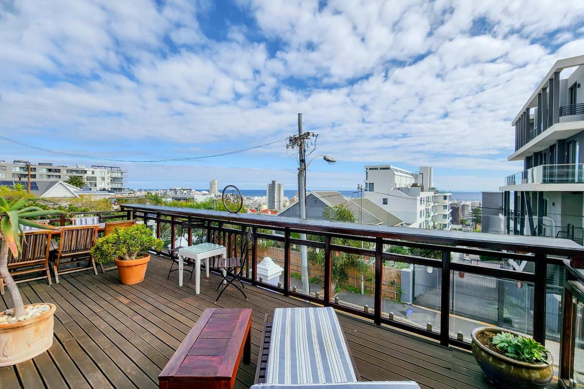 3  bedroom house with flat underneath, garage, pool, views - Photo 2