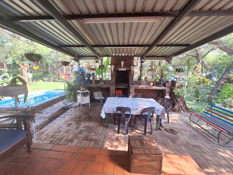 Charming 2-bedroom Retreat with Lovely Entertainment Area - Photo 2