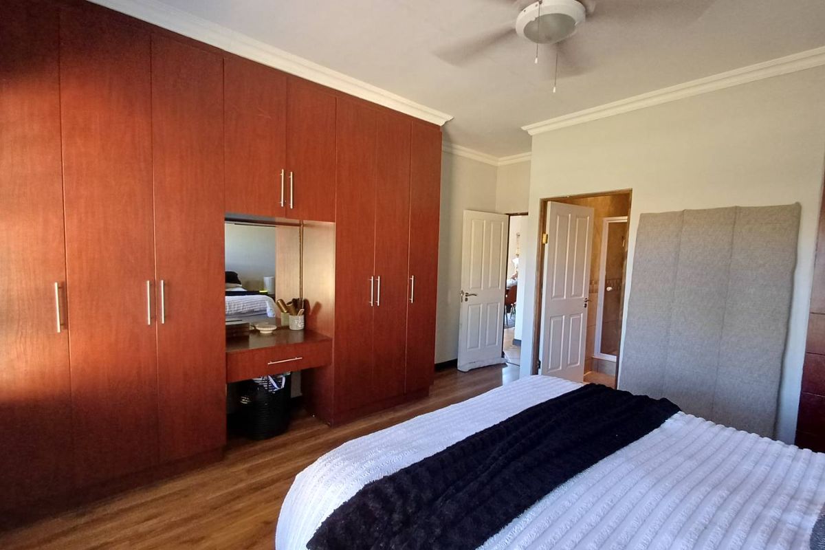 Modern, move in ready 3 Bedroom Townhouse situated in Pearl Ridge - Photo 3