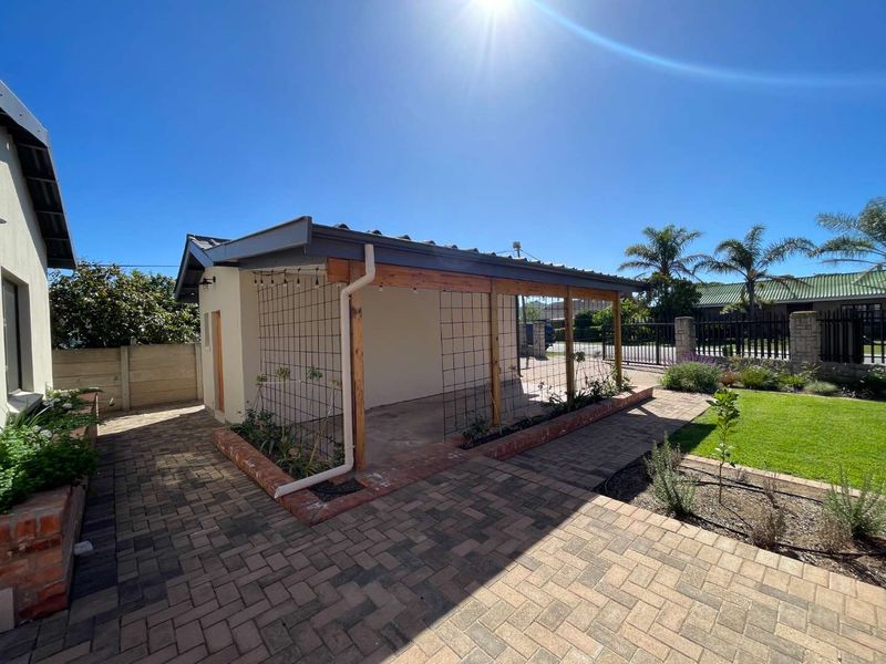 Newly Renovated 3 Bedroom Luxury Home For Sale in Hartenbos Central - Photo 5