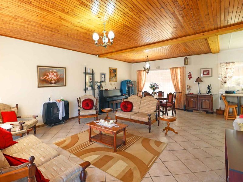 Beautiful well maintained family home - Photo 9
