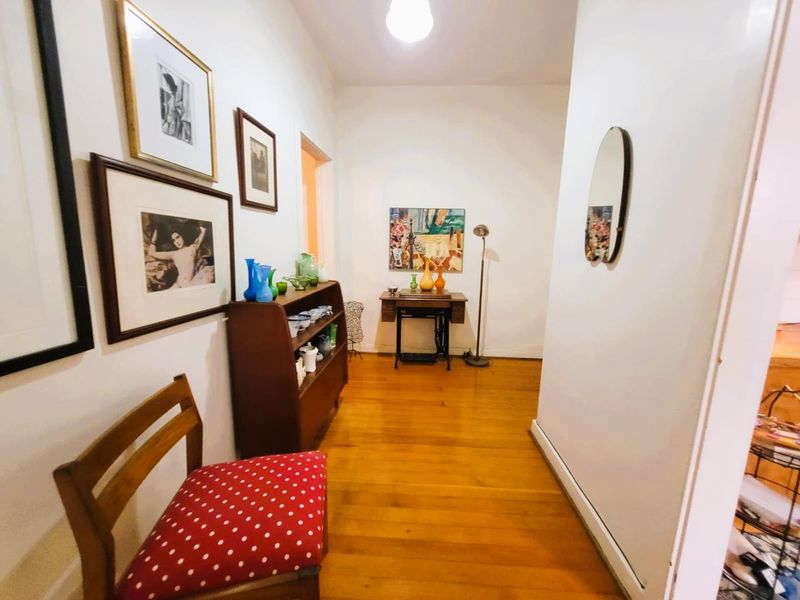 **Charming Flat in Upper Glenwood: Convenience Meets Comfort** - Photo 3