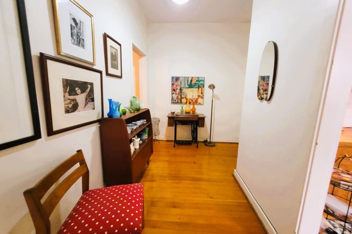 **Charming Flat in Upper Glenwood: Convenience Meets Comfort** - Photo 3