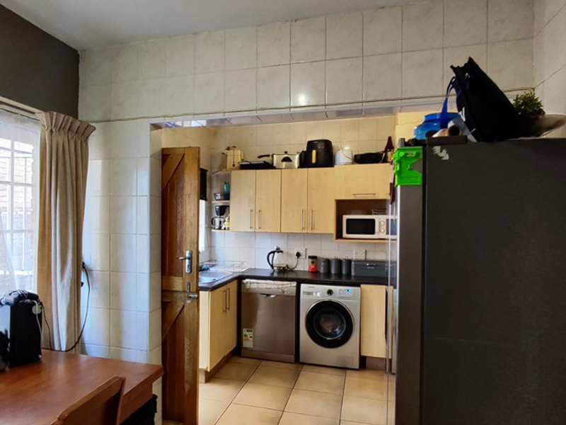 This lovely unit is up for grabs! Perfect for first time home buyers or start up family. - Photo 5