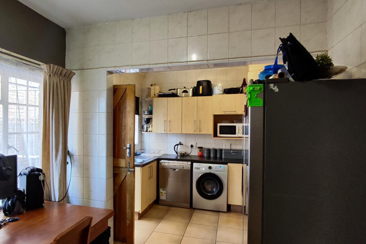 This lovely unit is up for grabs! Perfect for first time home buyers or start up family. - Photo 5