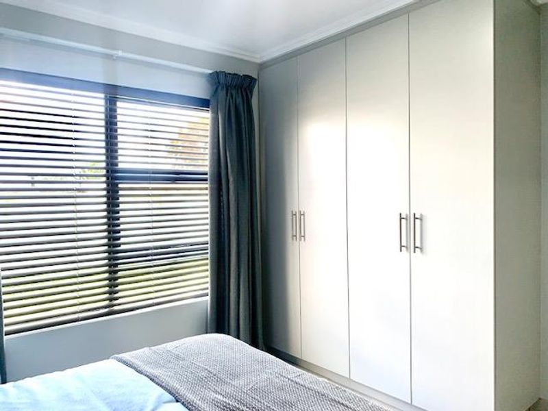 Newly Built Contemporary Townhouses in Pellissier - Photo 10