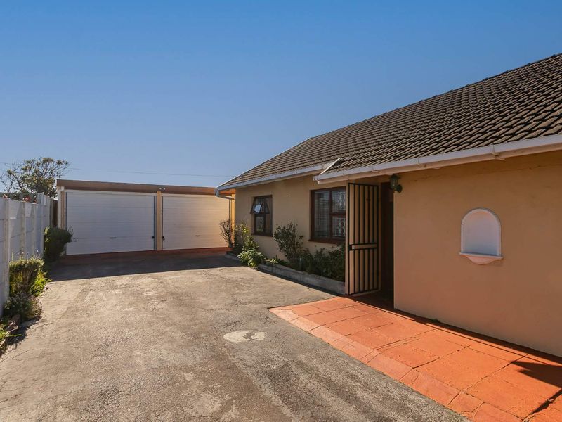Spacious 3-Bedroom Property with Great Potential in Lotus River - Photo 4