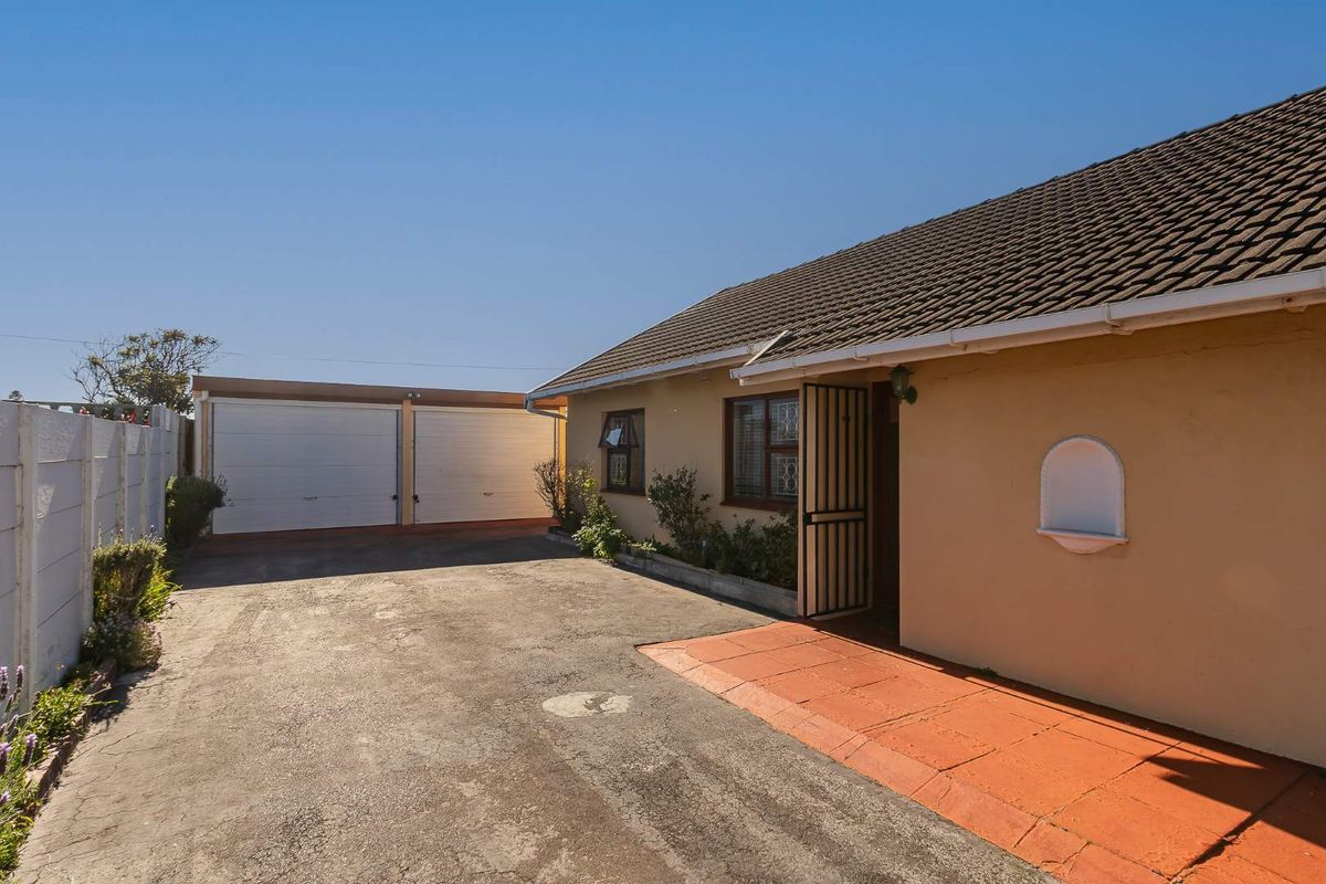 Spacious 3-Bedroom Property with Great Potential in Lotus River - Photo 4