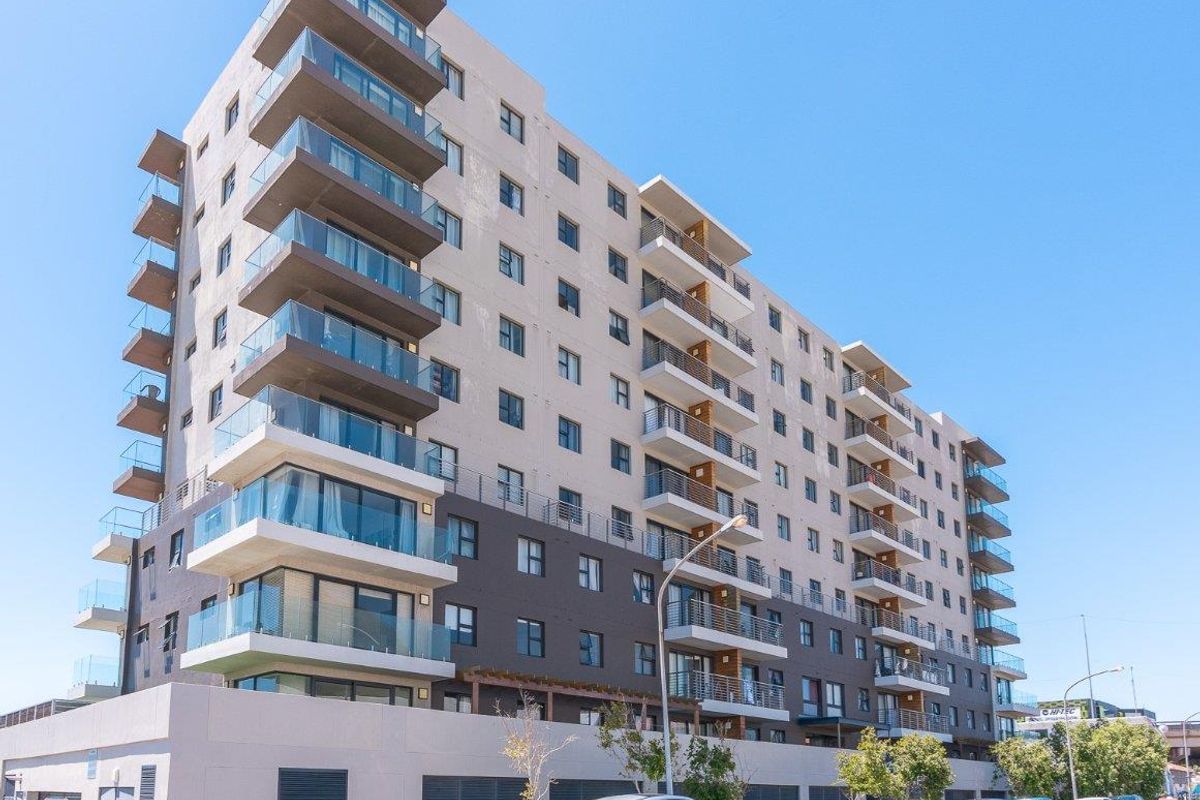 Easy living in the CBD, ideal for a young professional couple or 2 varsity students. - Photo 4