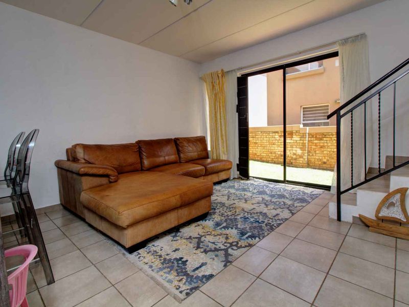 Secure Complex Living with 24/7 Peace of Mind - Photo 8