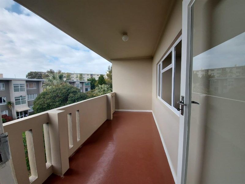 Unfurnished 2-Bedroom Apartment To Rent in Claremont - Photo 2