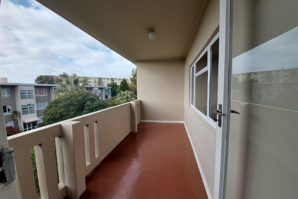 Unfurnished 2-Bedroom Apartment To Rent in Claremont - Photo 2