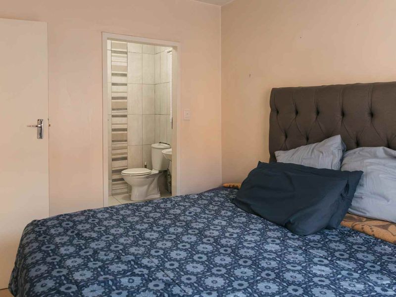 Modern 1-Bedroom Apartment - Photo 9