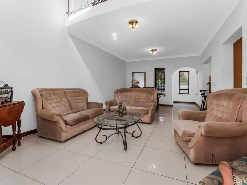 FABULOUS CORNER DUPLEX UNIT IN A SOUGHT-AFTER LIFESTYLE ESTATE, BOASTING LOADS OF NATURAL LIGHT - Photo 6