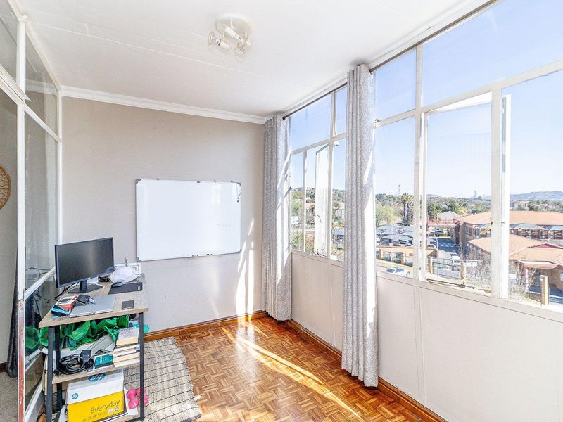 Stylishly Upgraded. Perfectly Positioned! - Photo 10
