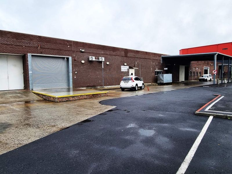 Large Warehouse in Retreat Industrial Node - Photo 2