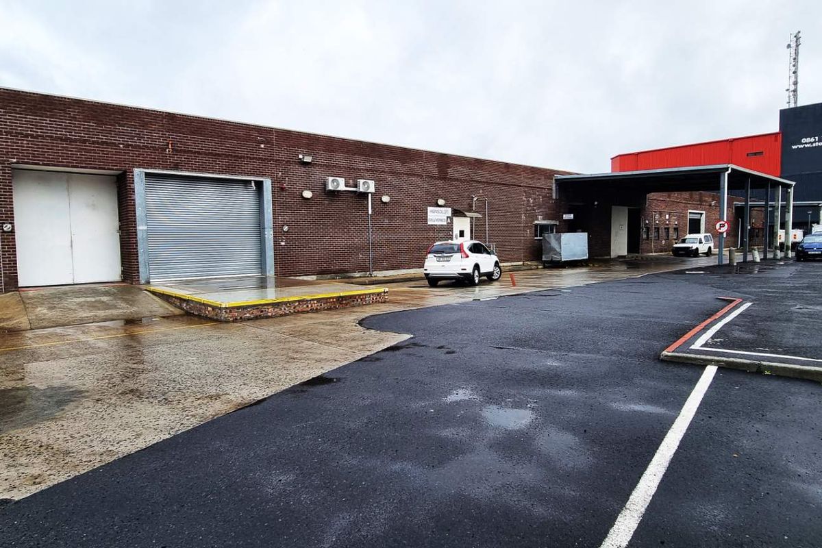 Large Warehouse in Retreat Industrial Node - Photo 2