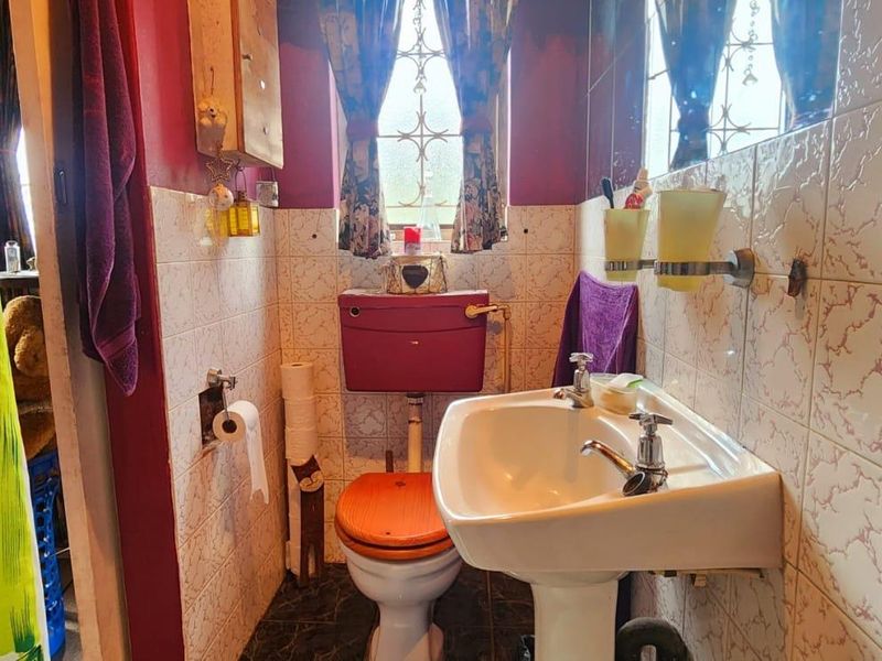 Fixer-Upper with Endless Potential - Photo 6