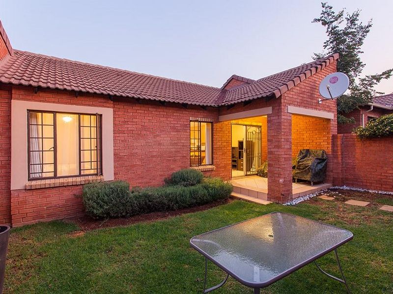 2 Bedroom simplex in Moreleta Park for sale - Photo 3