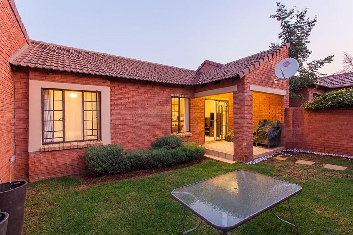 2 Bedroom simplex in Moreleta Park for sale - Photo 3