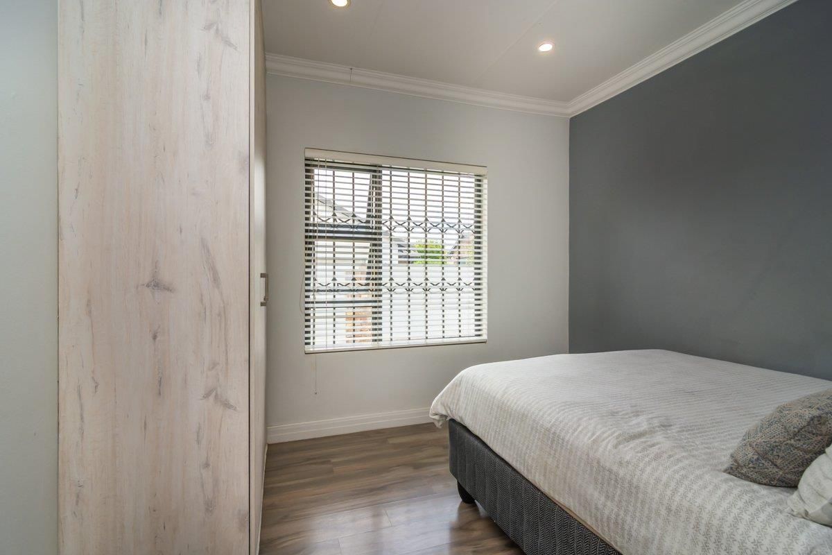 Modern Family Home for Sale – Secure Estate Living - Photo 5