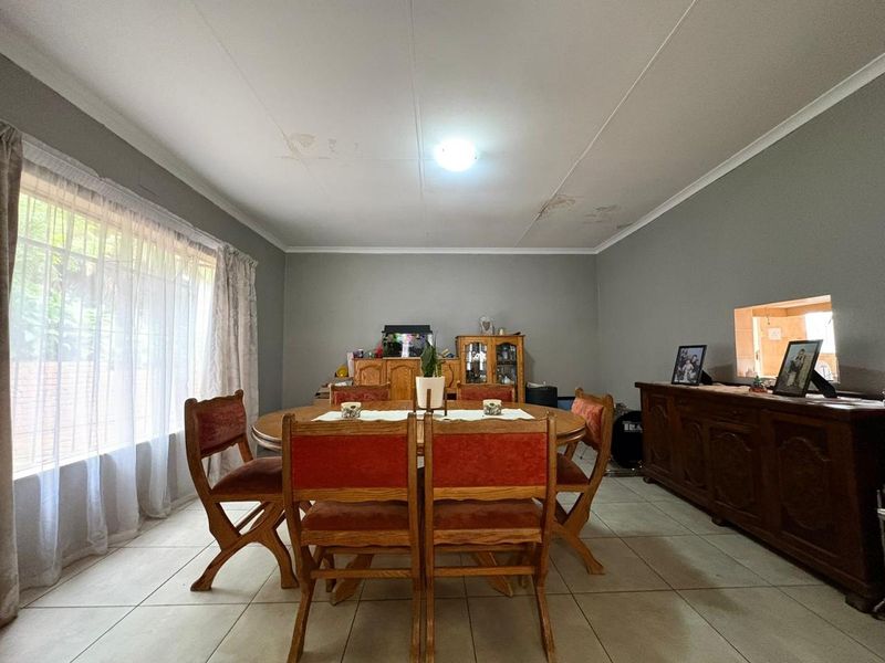 4 Bedroom House for Sale in Mulbarton - Photo 6