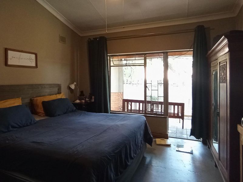 STUNNING LARGE FAMILY HOME IN THE SOUGHT-AFTER ELDORAIGNE AREA - Photo 9