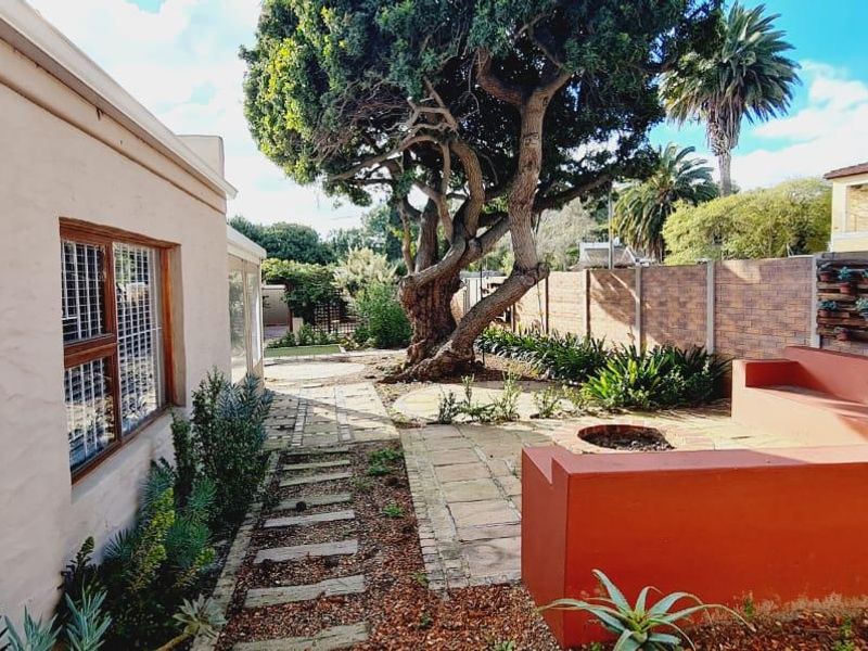 Your Spacious Family Haven Awaits! - Photo 3
