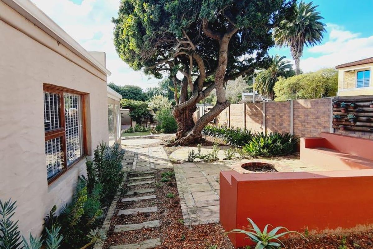 Your Spacious Family Haven Awaits! - Photo 3