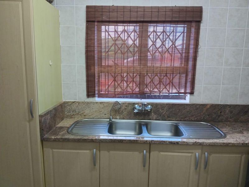 Step into a beautifully maintained and thoughtfully designed 4-bedroom home that offers the perfect blend of comfort, space, and modern convenience. - Photo 5