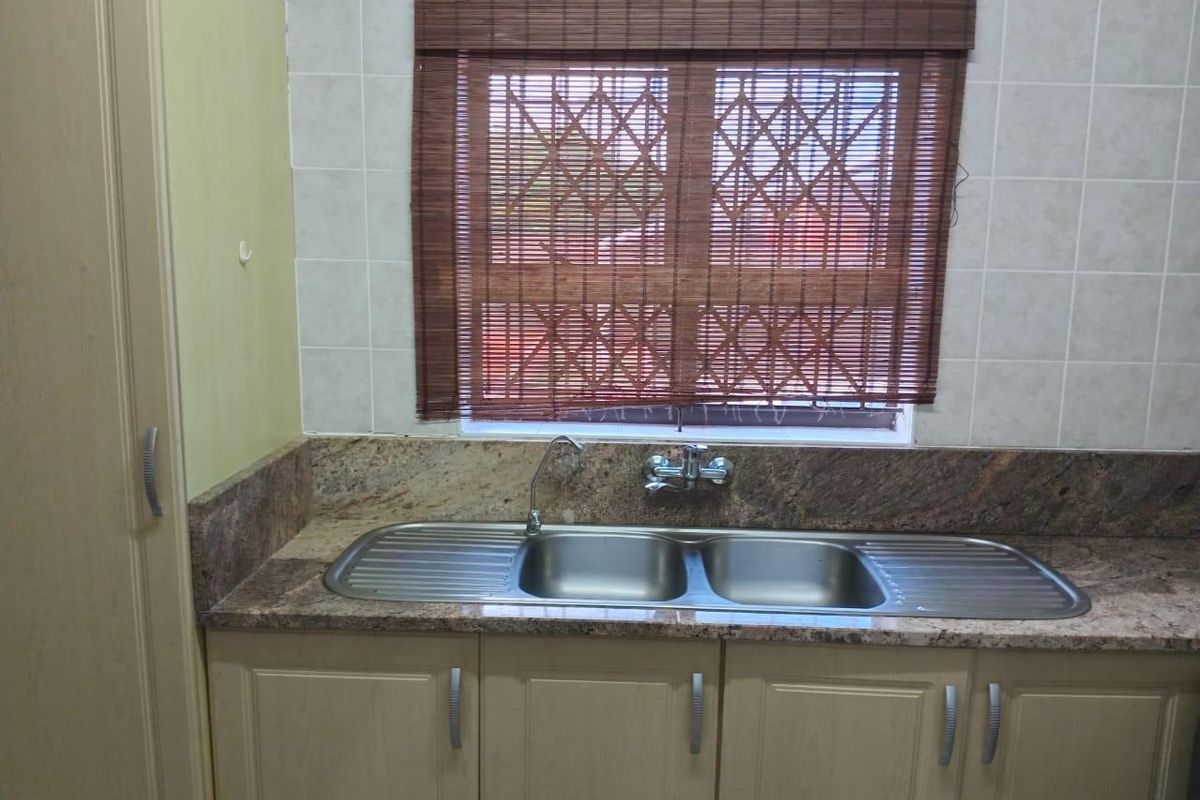 Step into a beautifully maintained and thoughtfully designed 4-bedroom home that offers the perfect blend of comfort, space, and modern convenience. - Photo 5