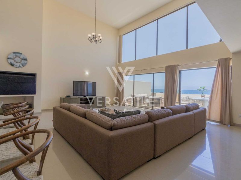 Beachfront House for Sale - Photo 9