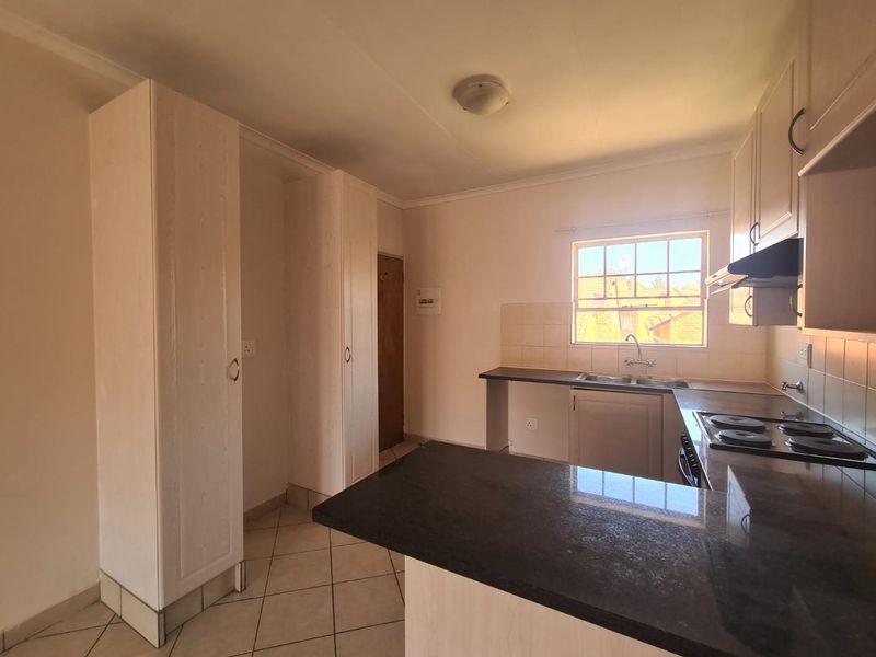 Loadshedding free area - A perfect lock up and go! - Photo 10