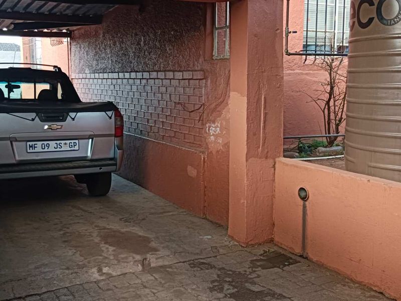 GOLDEN OLDIE UP FOR GRABS! - Photo 4