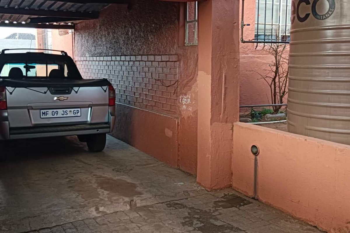 GOLDEN OLDIE UP FOR GRABS! - Photo 4