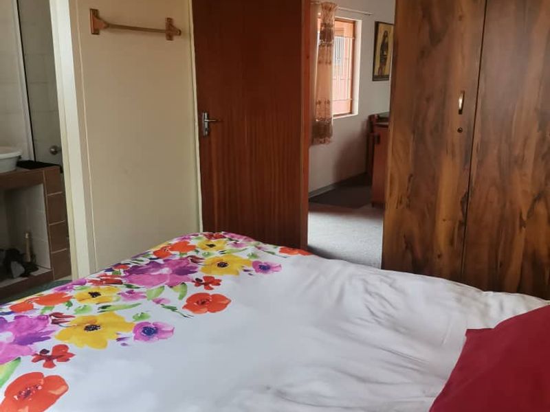 For Sale Cozy 2-Bedroom Home with Modern Flair Awaits You! Hentiesbay - Photo 8