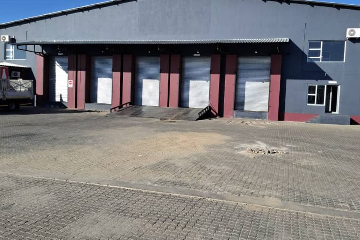 Prime Commercial Hub: 15 Warehouses & Offices Await - Photo 3