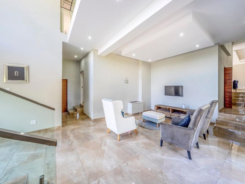 Five Bedroom Home for Sale In Waterfall Country Estate. - Photo 9