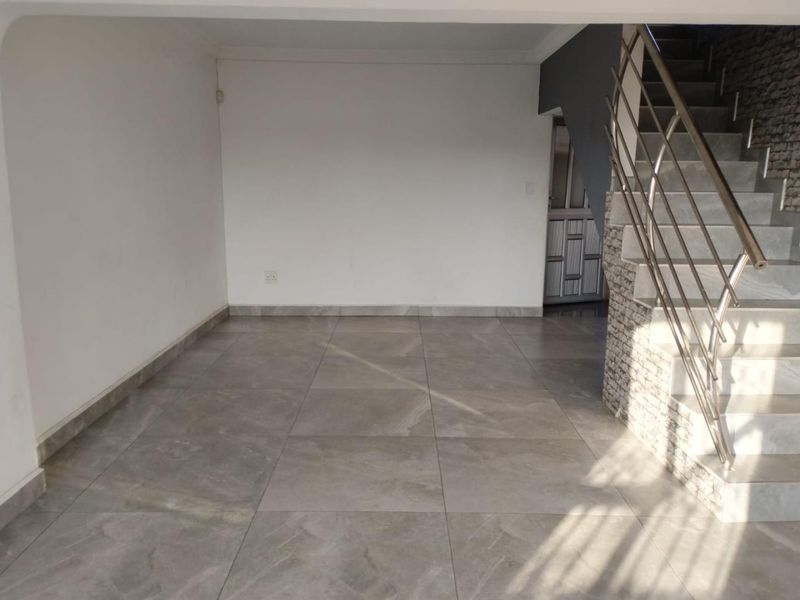 Modern Family Home in Croftdene with Stylish Finishes and Security. - Photo 4