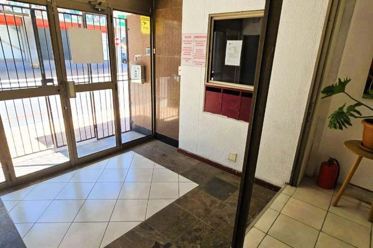 Room to rent for adult only at 159 Voortrekker Road - Photo 3